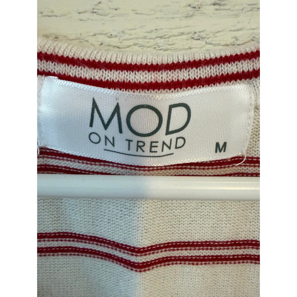 MOD On Trend Red & White Terry Cloth Striped V-Neck Pocket Tee Size Medium - Picture 3 of 6